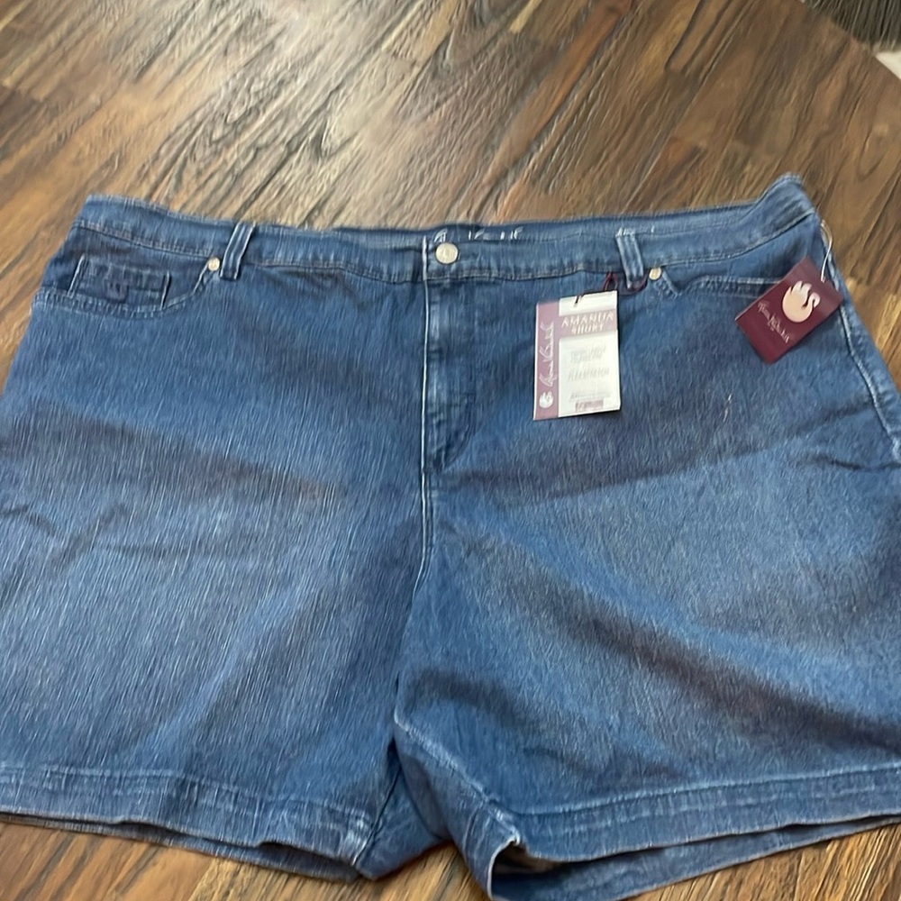 COPY - Gloria Vanderbilt shorts size 24w